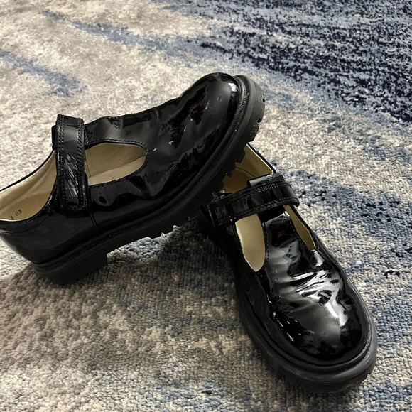 Patent leather t straps youth size 2 - Picture 3 of 4
